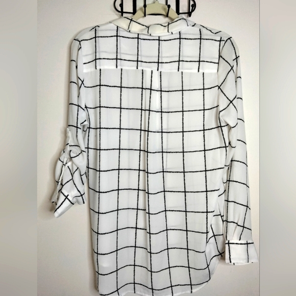 Apt. 9 (Size M) Black & White Grid Pattern Button Front Roll Tab Sleeves Blouse - Picture 11 of 11